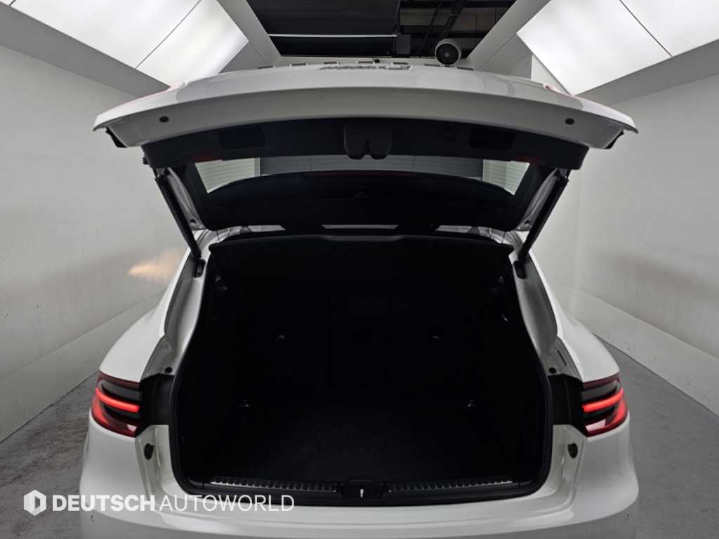 Porsche Macan — photo 20