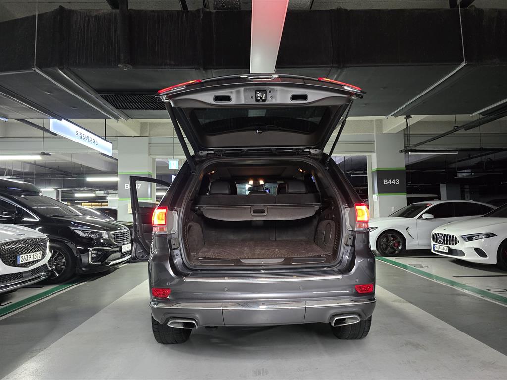 Jeep Cherokee — photo 08