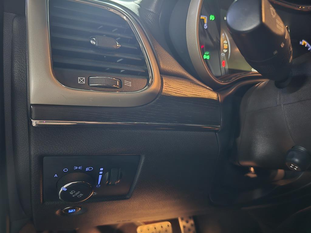 Jeep Cherokee — photo 10