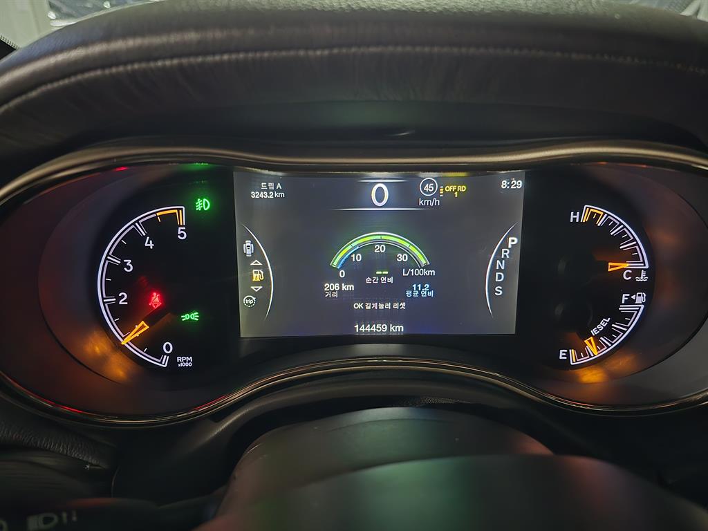 Jeep Cherokee — photo 11