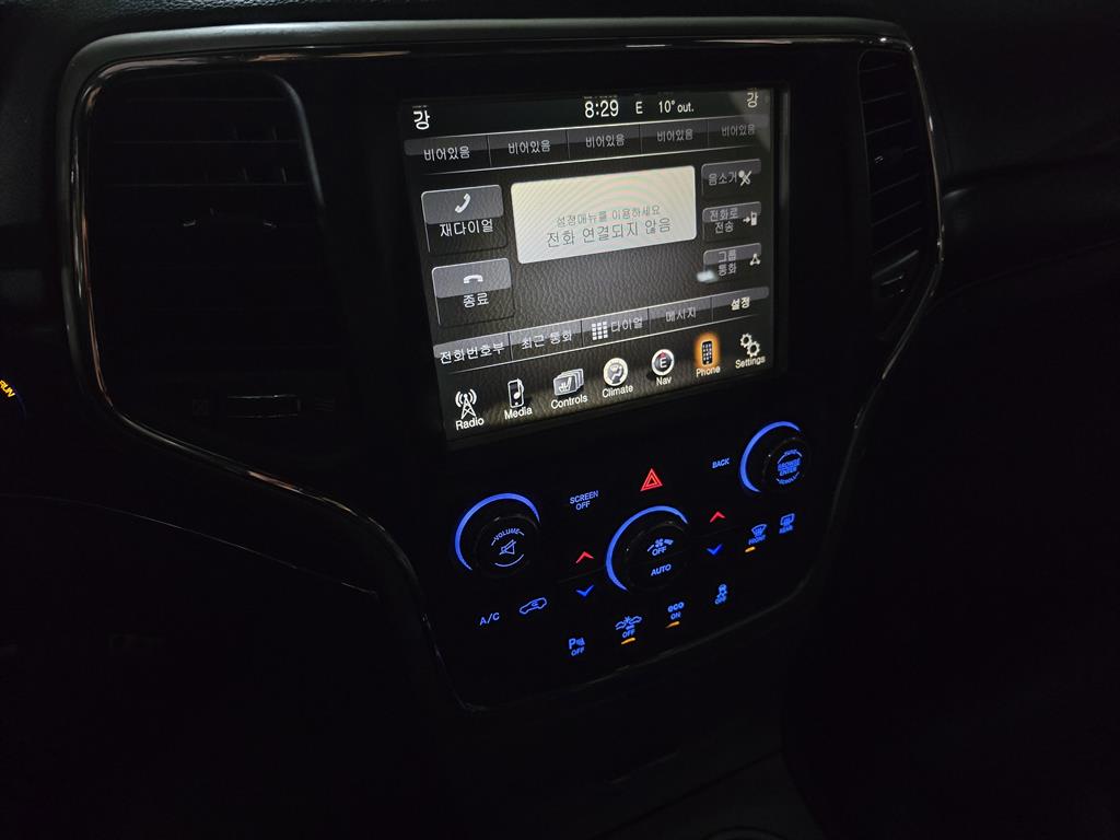 Jeep Cherokee — photo 12