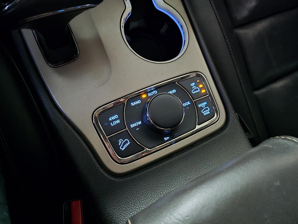 Jeep Cherokee — photo 15