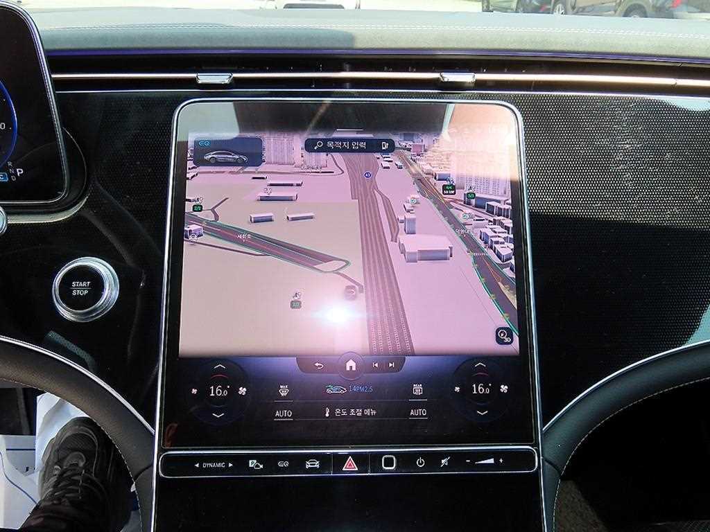 Mercedes-Benz EQS — photo 12