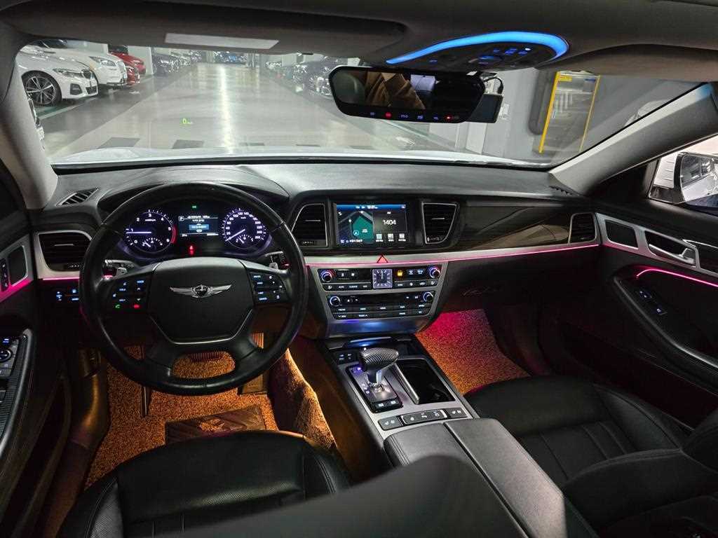 Genesis G80 — photo 08