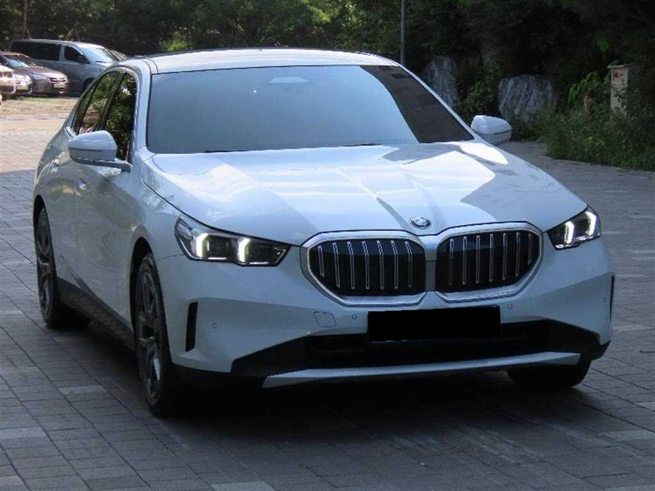 BMW 5-Series — photo 02