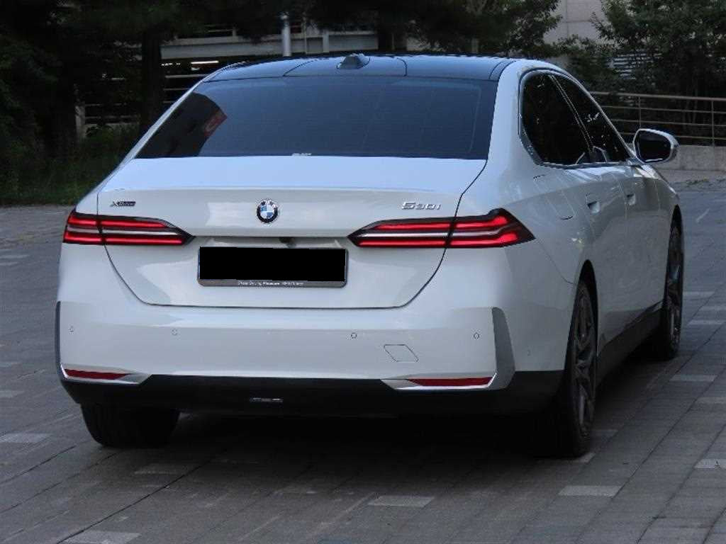 BMW 5-Series — photo 03