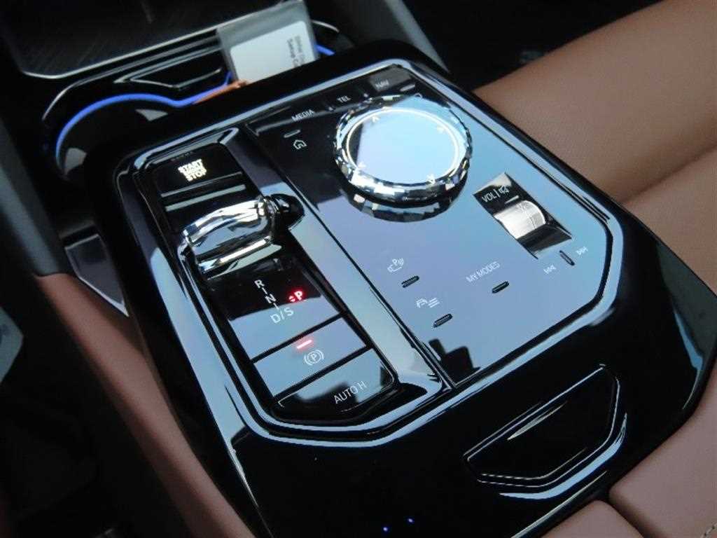 BMW 5-Series — photo 06