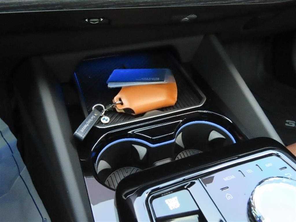 BMW 5-Series — photo 07