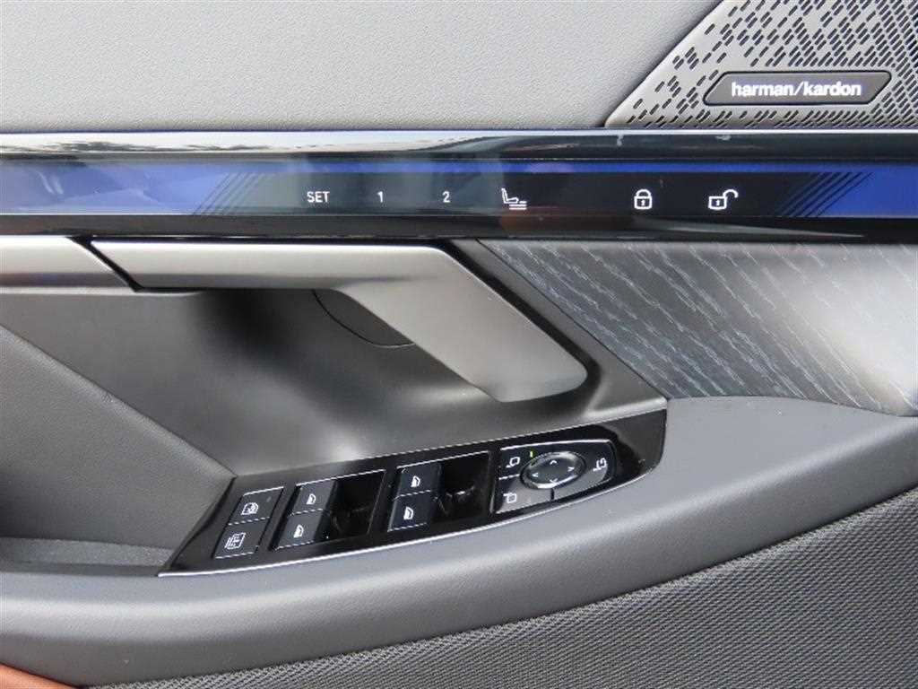 BMW 5-Series — photo 12