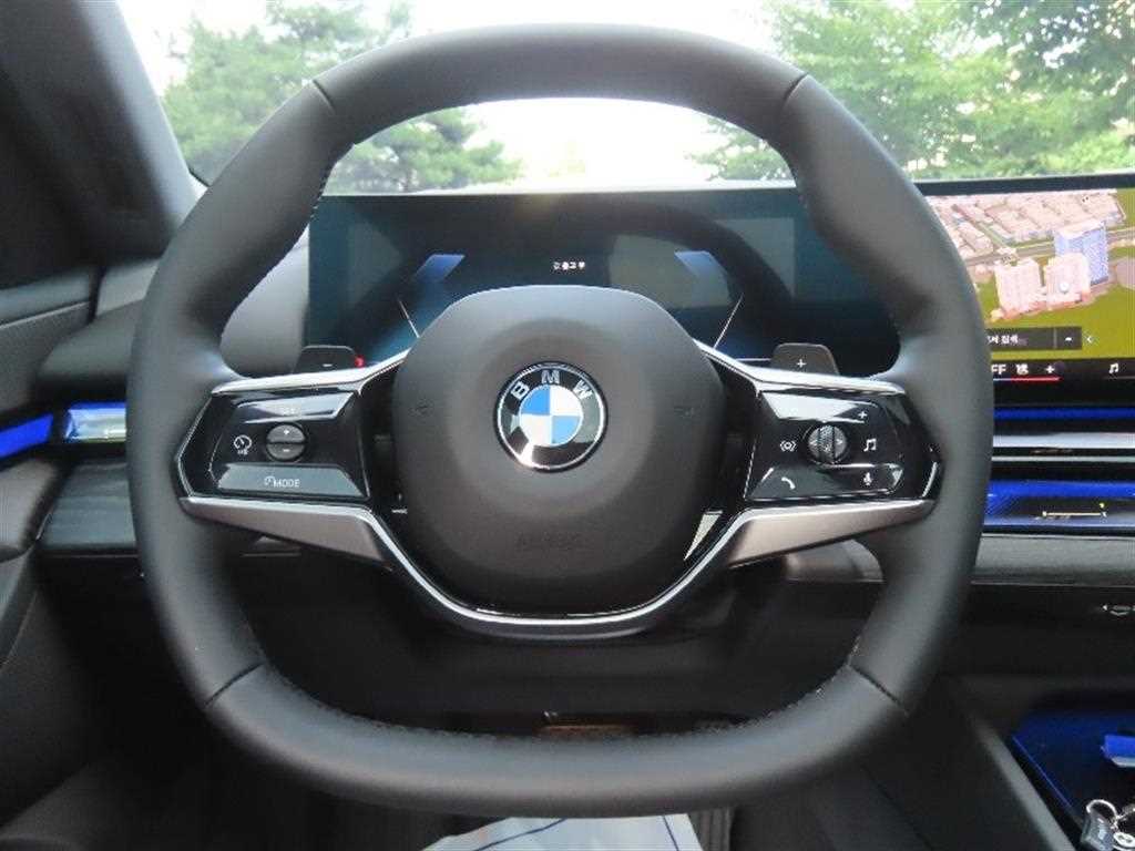 BMW 5-Series — photo 16