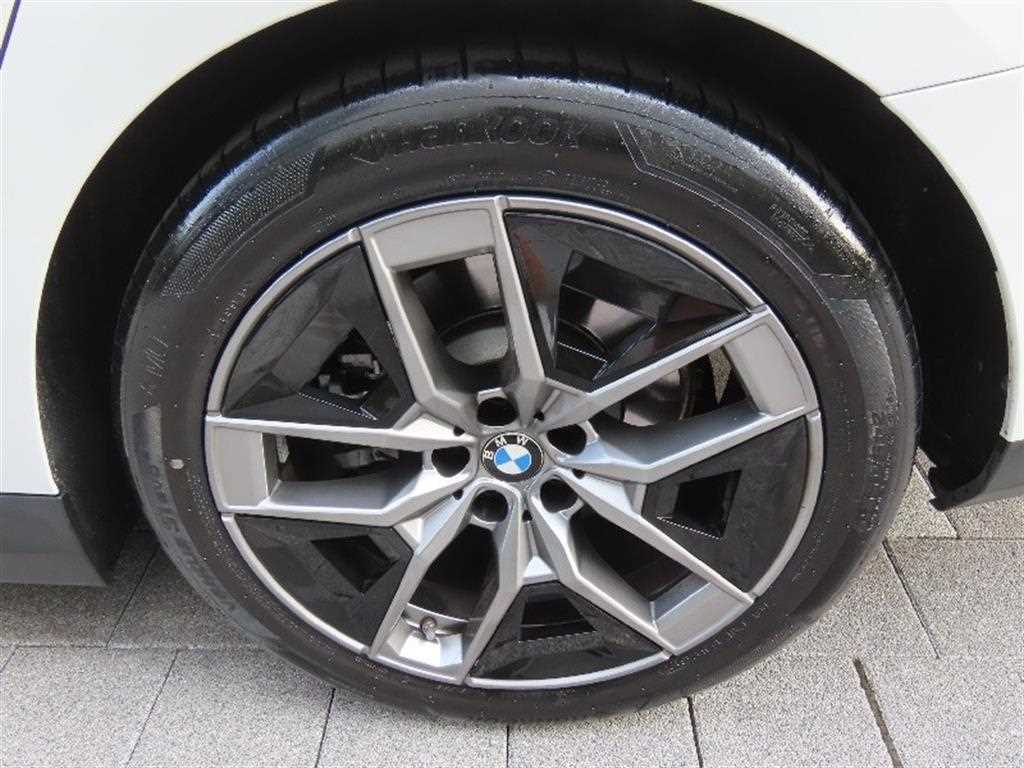 BMW 5-Series — photo 17