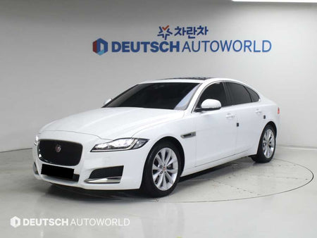 Jaguar XF — photo 01