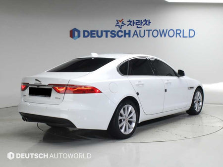 Jaguar XF — photo 02