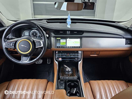 Jaguar XF — photo 07