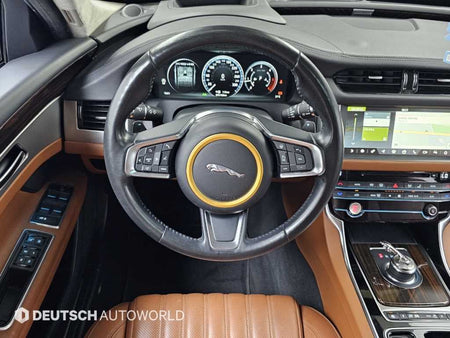 Jaguar XF — photo 13