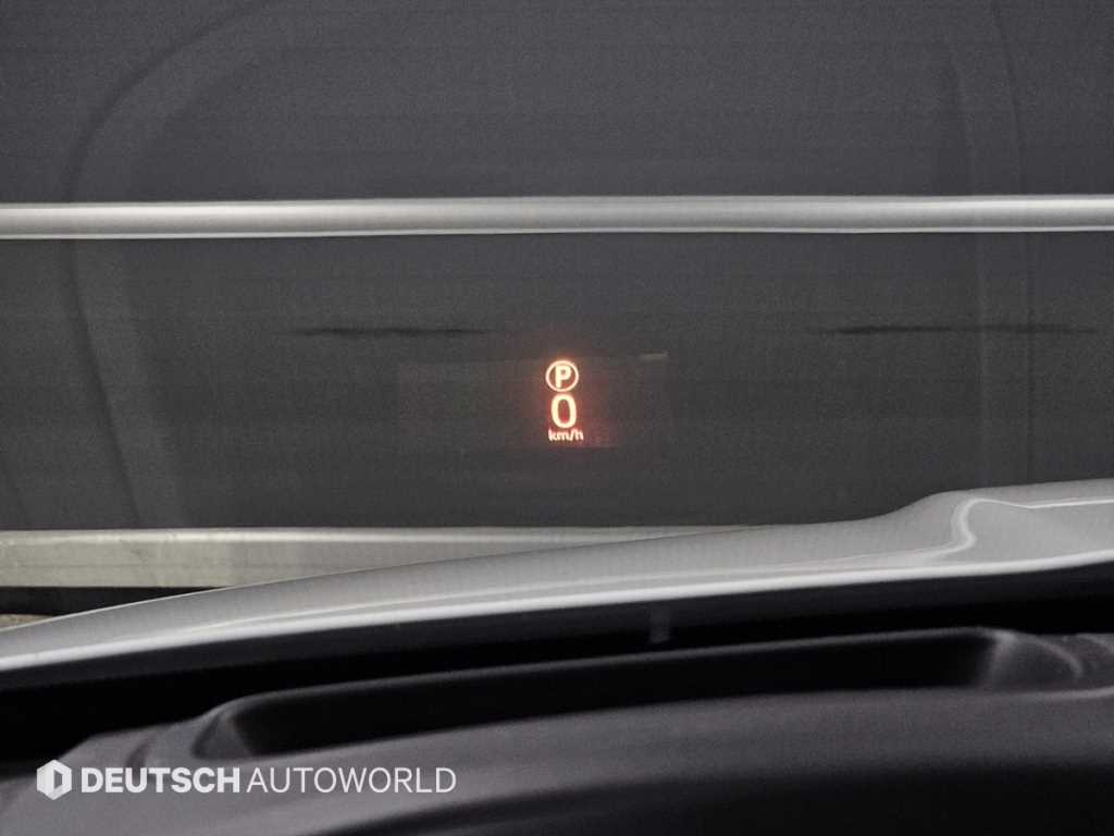 Jaguar XF — photo 17
