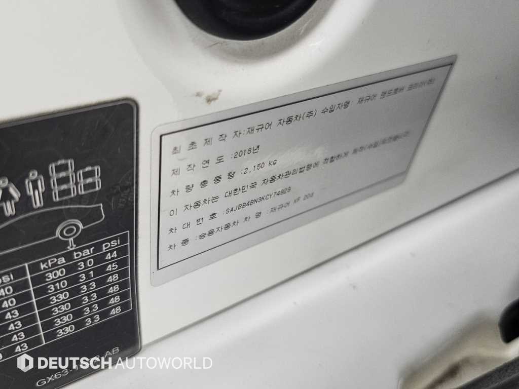 Jaguar XF — photo 20