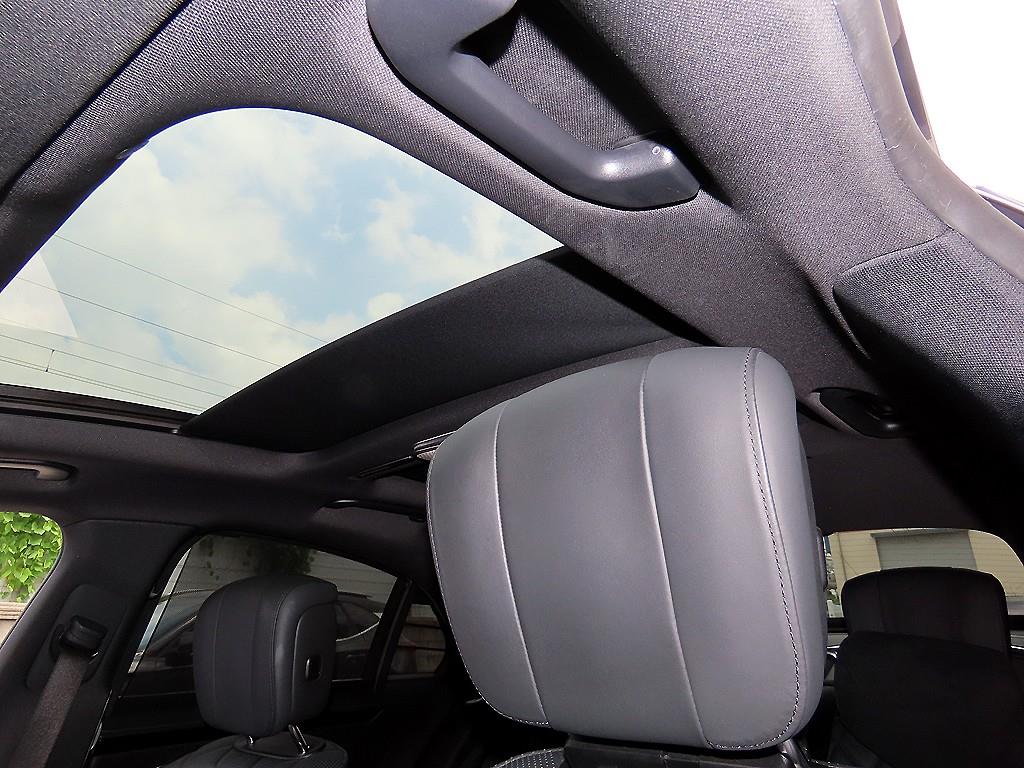 Mercedes-Benz S-Class — photo 16