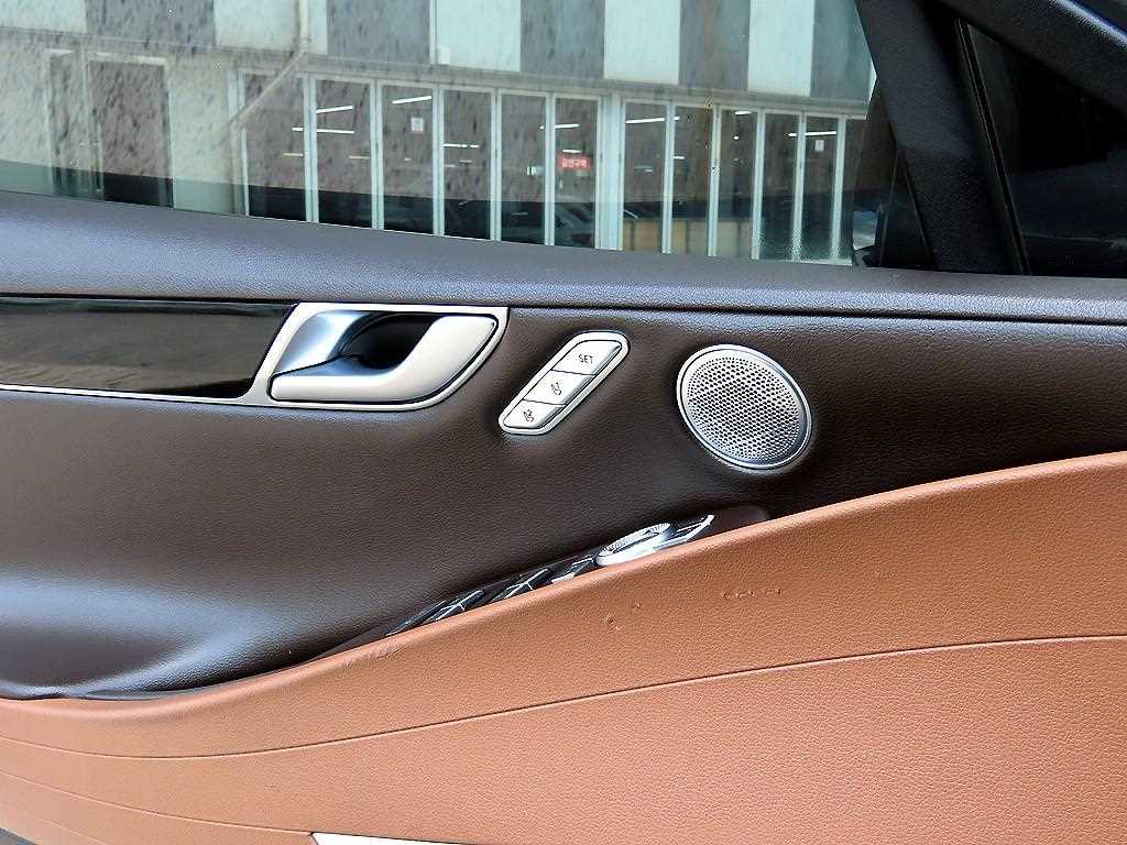 Genesis G80 — photo 12