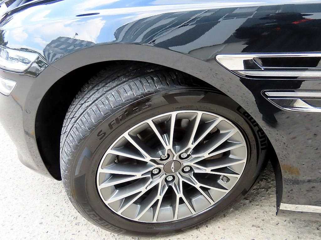 Genesis G80 — photo 20