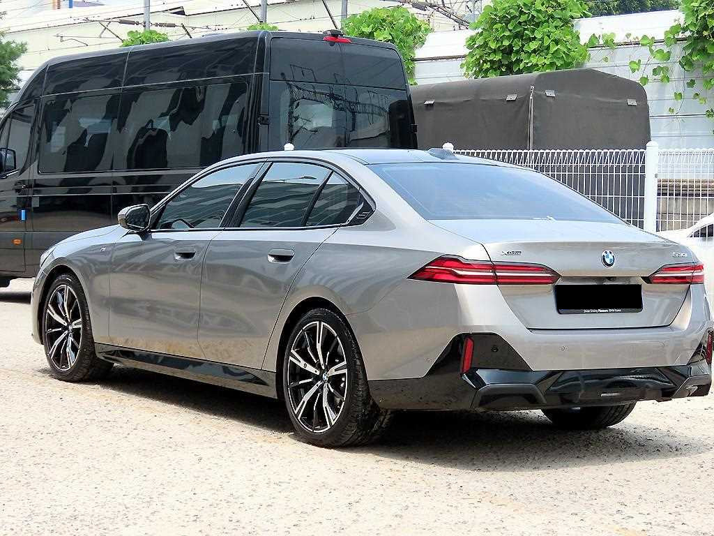 BMW 5-Series — photo 03