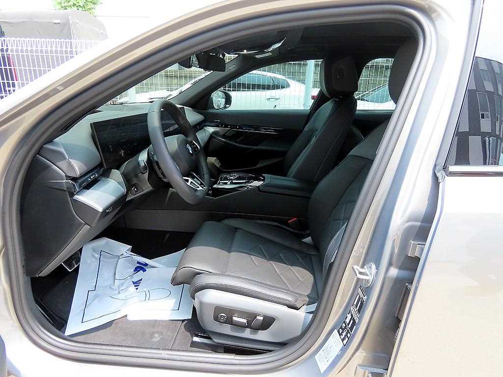 BMW 5-Series — photo 05