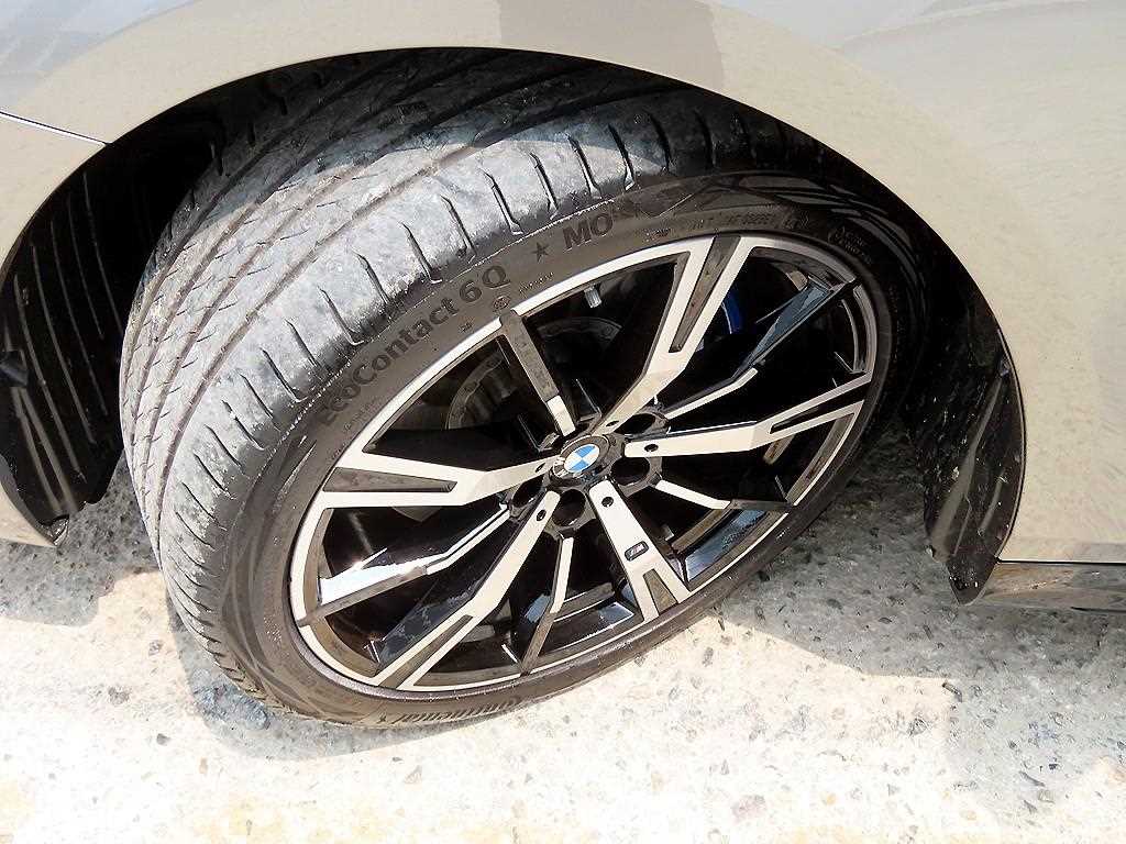 BMW 5-Series — photo 20