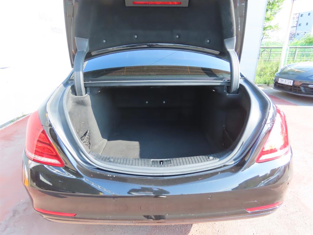 Mercedes-Benz S-Class — photo 05