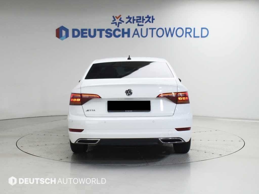 Volkswagen Jetta — photo 04