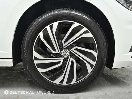 Volkswagen Jetta — photo 05