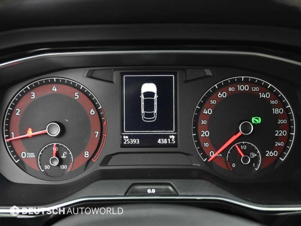 Volkswagen Jetta — photo 08