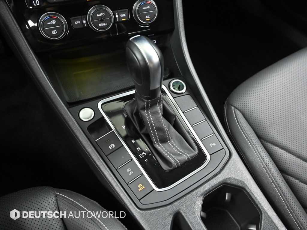 Volkswagen Jetta — photo 09
