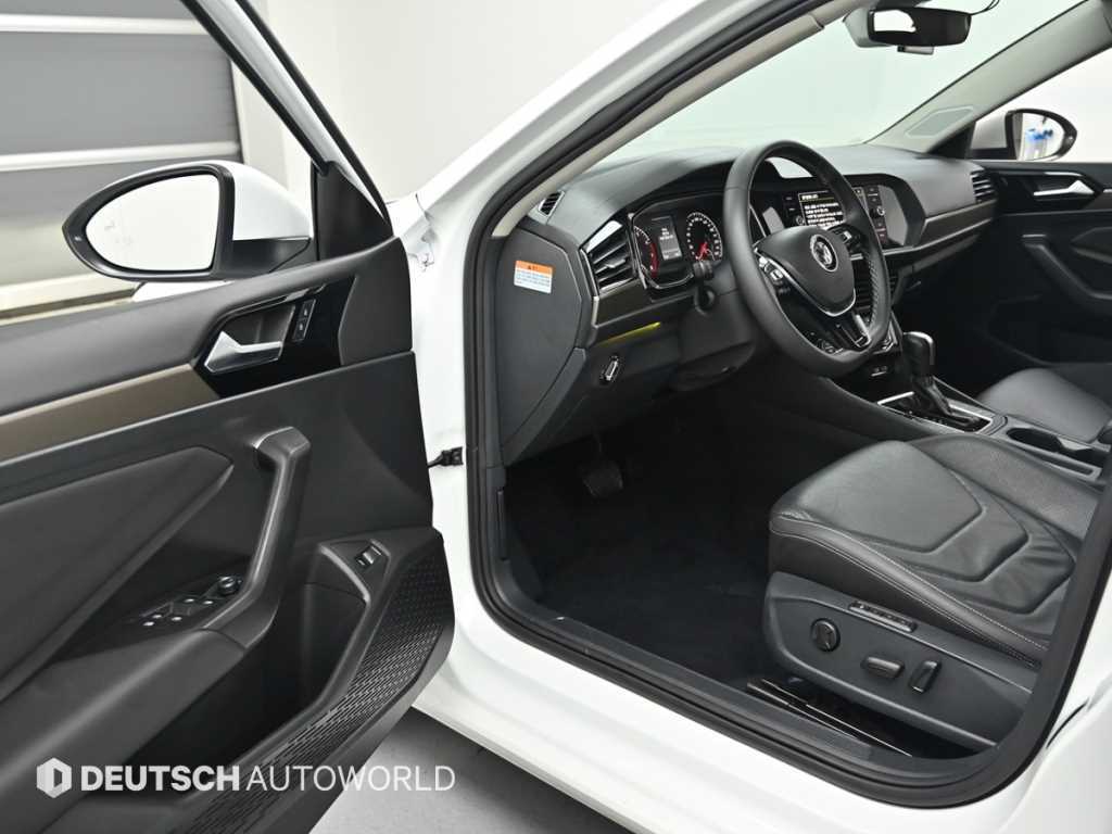 Volkswagen Jetta — photo 11