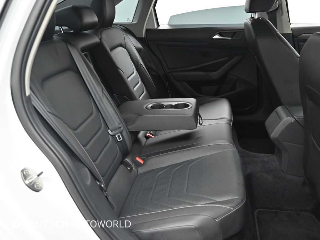 Volkswagen Jetta — photo 12