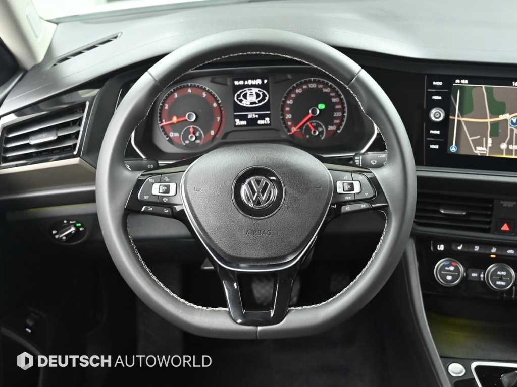 Volkswagen Jetta — photo 13