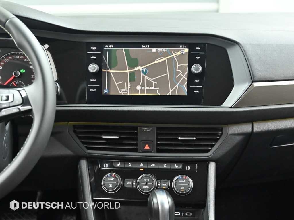 Volkswagen Jetta — photo 14