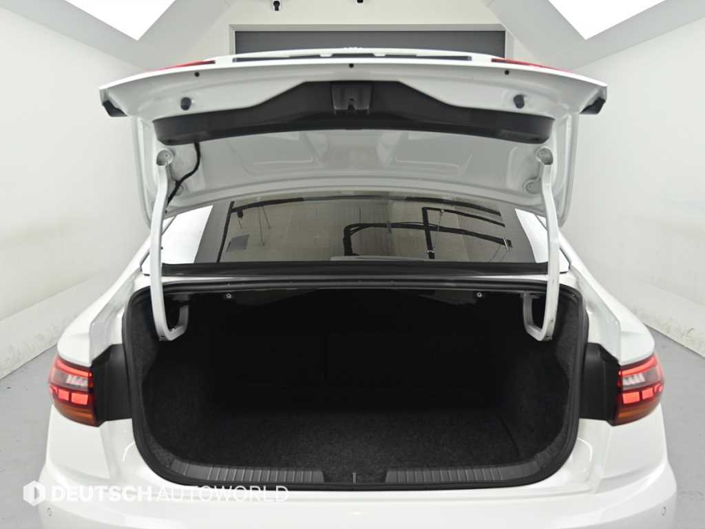 Volkswagen Jetta — photo 19