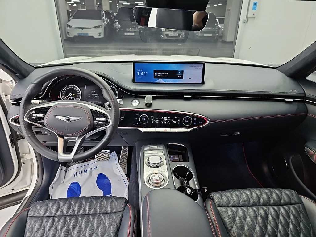 Genesis GV70 — photo 07