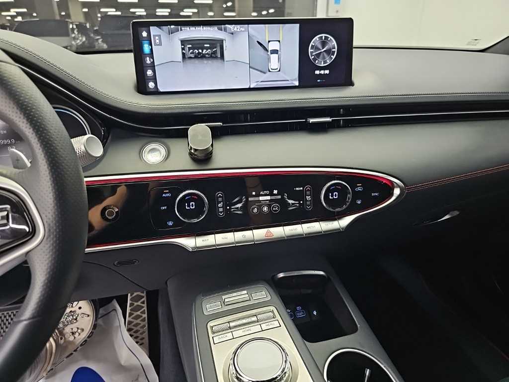 Genesis GV70 — photo 10