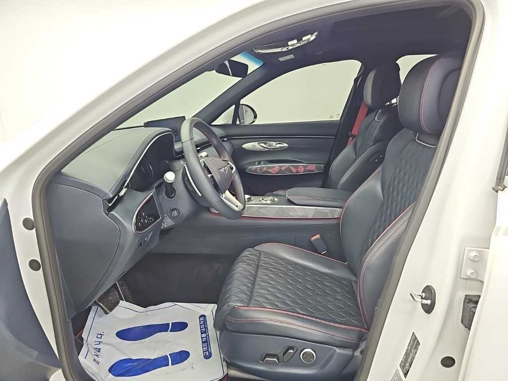 Genesis GV70 — photo 11