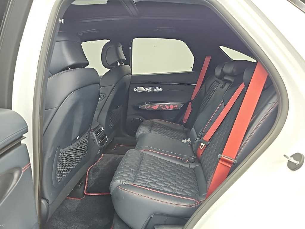 Genesis GV70 — photo 12