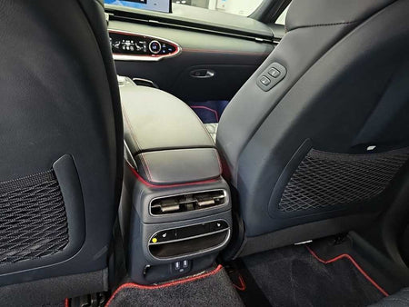Genesis GV70 — photo 13
