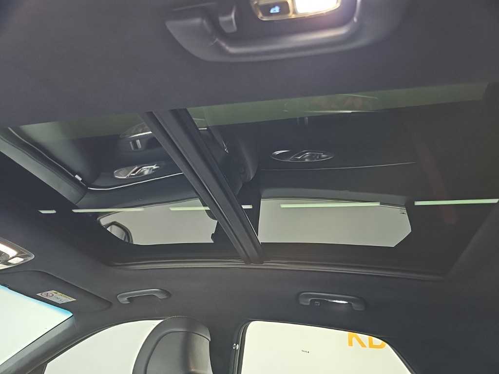 Genesis GV70 — photo 14