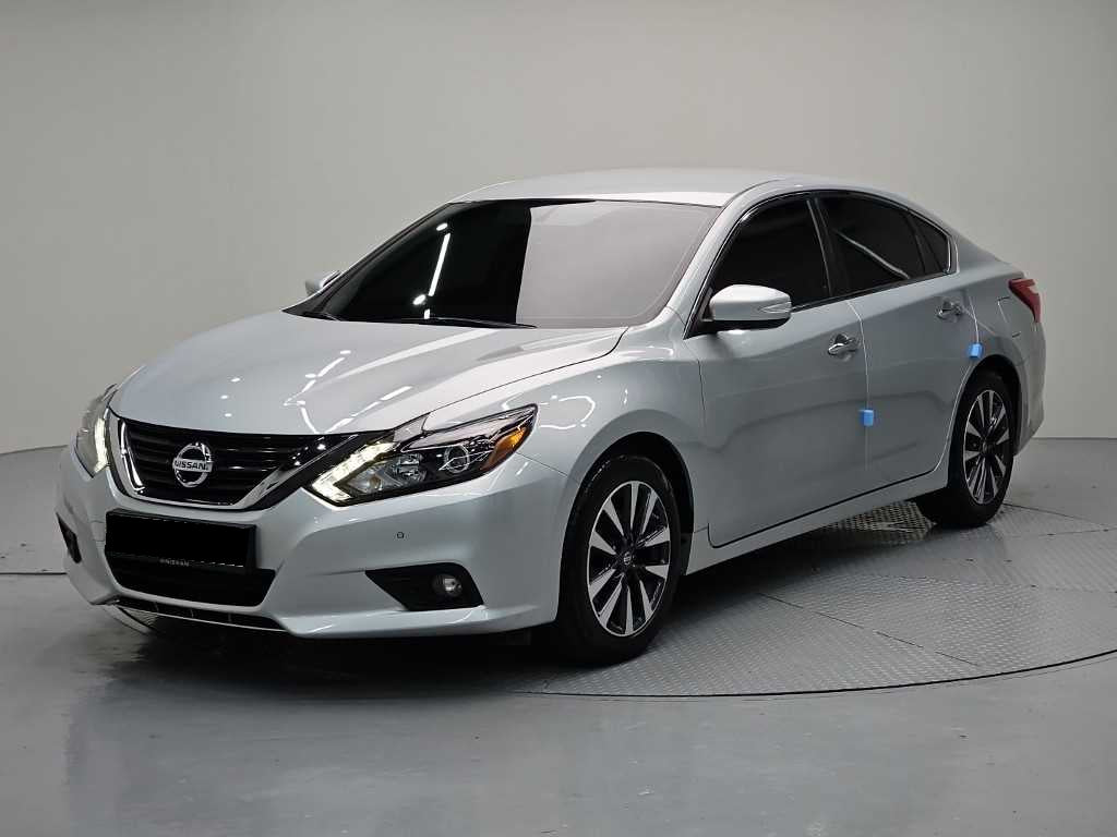 Nissan Altima — photo 01