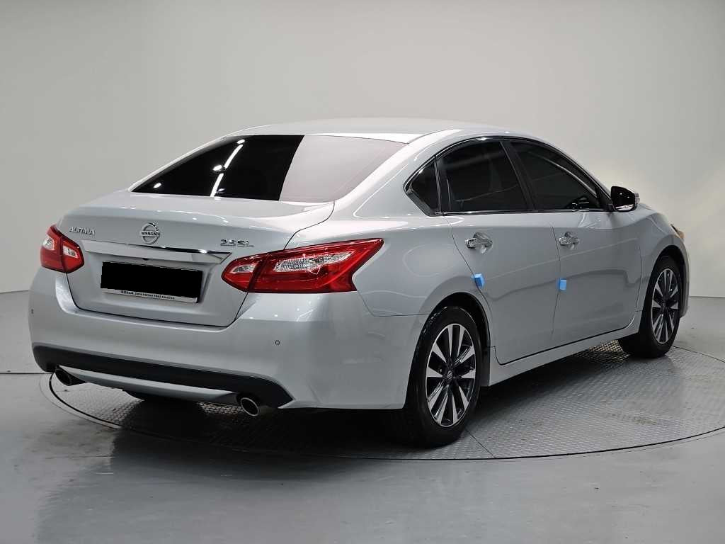 Nissan Altima — photo 04