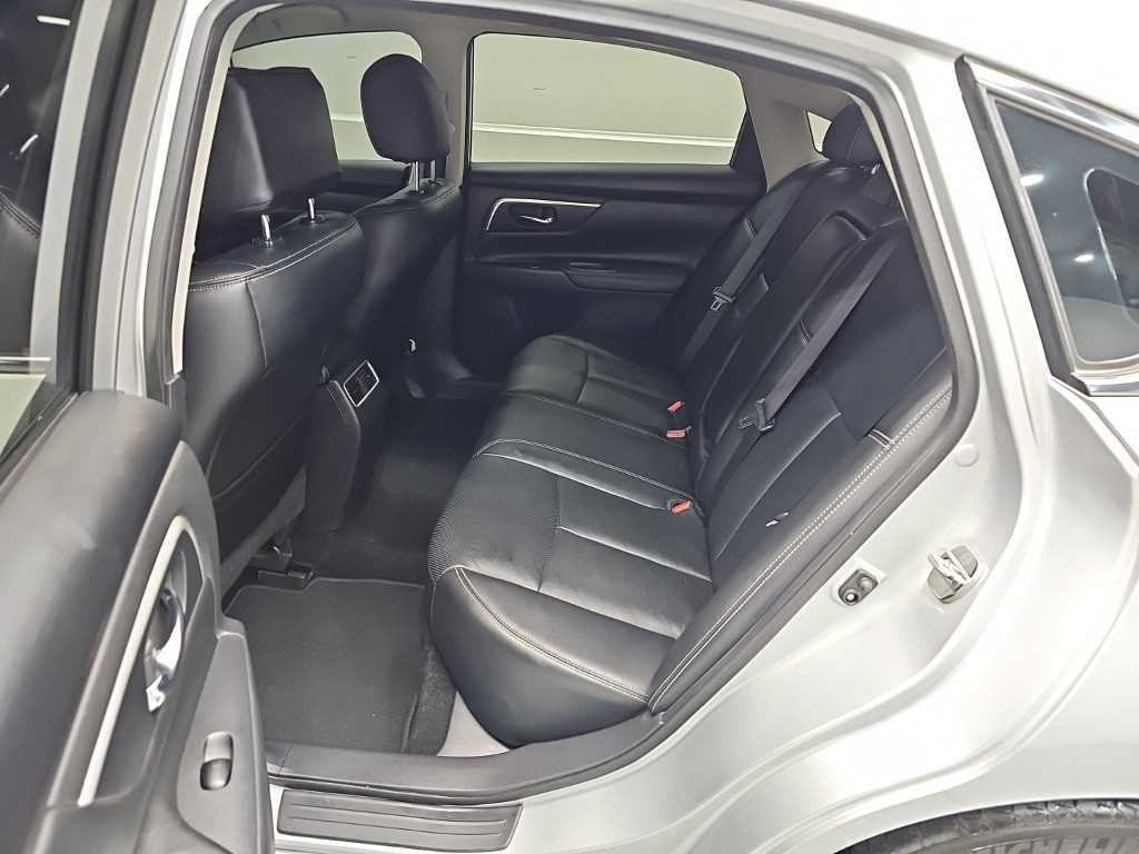 Nissan Altima — photo 12