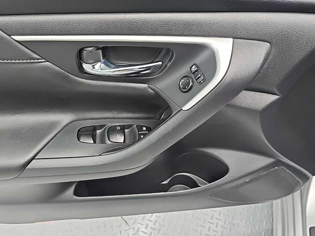 Nissan Altima — photo 15