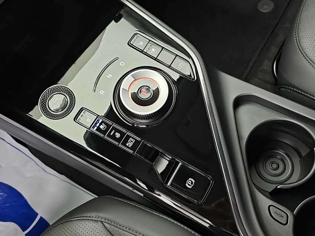 Kia Niro — photo 08