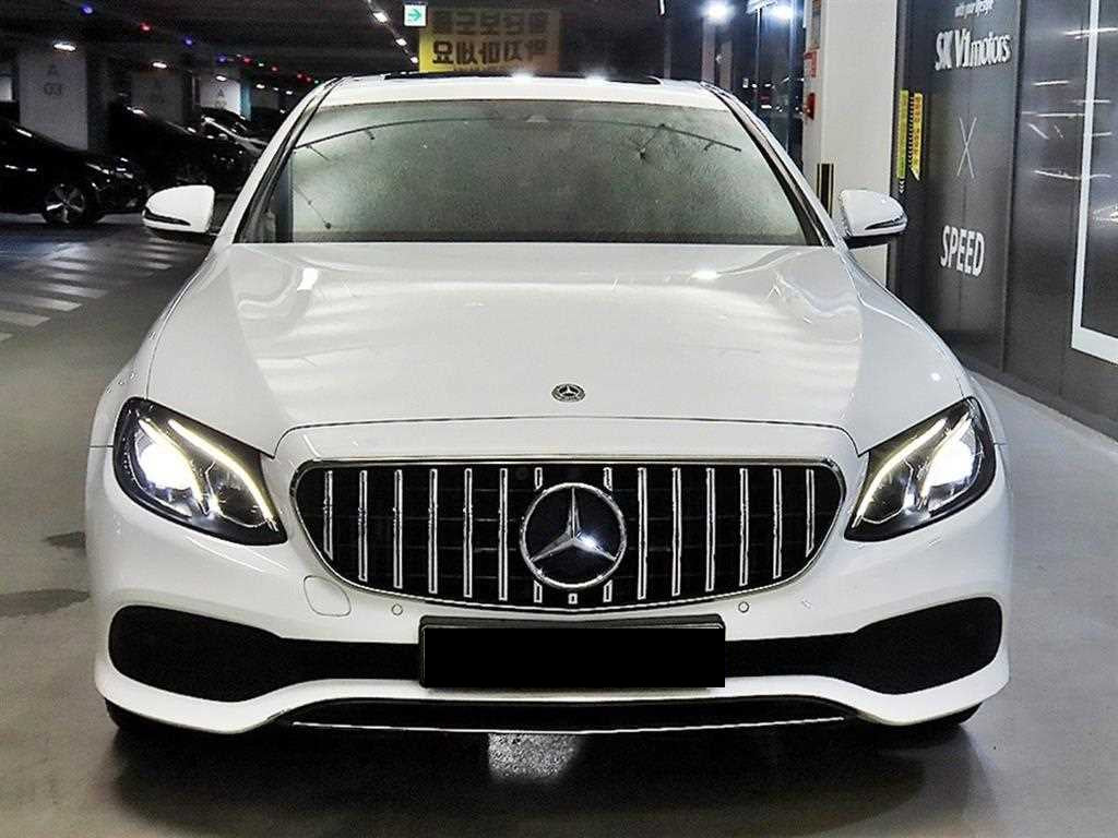 Mercedes-Benz E-Class — photo 01