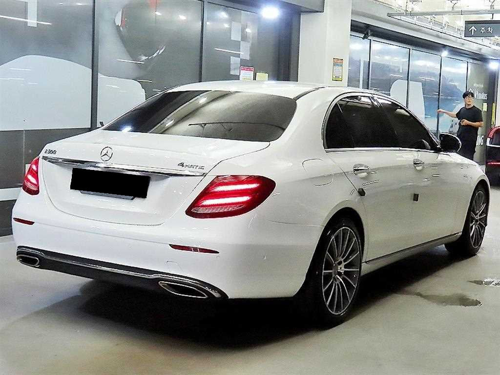 Mercedes-Benz E-Class — photo 04